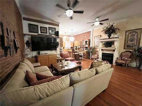 207 S Main Street, Hannibal, MO 63401