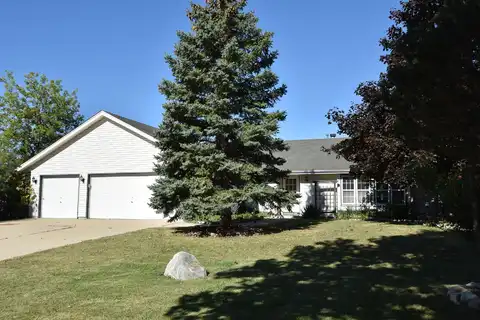 1100 E Twin Oaks Dr, Oak Creek, WI 53154