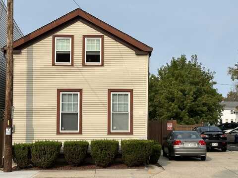 1132 S 10th St, Manitowoc, WI 54220