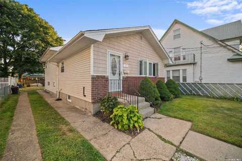 30 Oakland Street, Hempstead, NY 11550