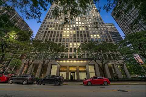 260 E Chestnut Street, Chicago, IL 60611