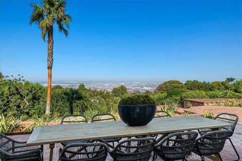1 Outrider Road, Rolling Hills, CA 90274