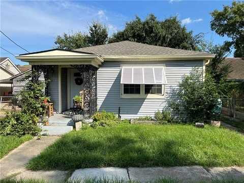 923 ALABO Street, New Orleans, LA 70117