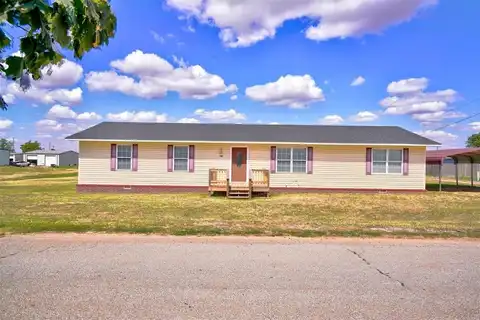 210 Maple Street, Hinton, OK 73047