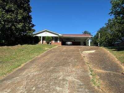 502 Martin Luther King Dr., Duck Hill, MS 38925