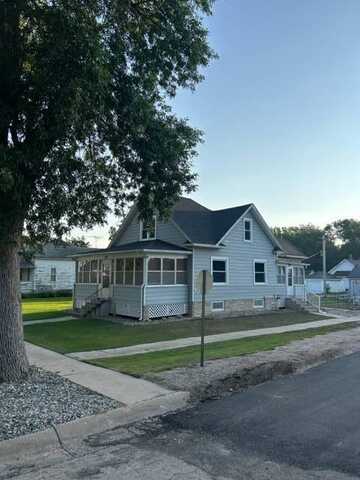 307 Oak St, Laurel, NE 68745