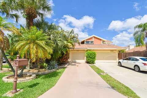 7504 Sierra Drive E, Boca Raton, FL 33433