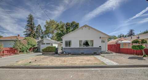 829 Locust Street, Red Bluff, CA 96080