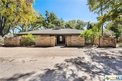 2005 N Harding Avenue, Cameron, TX 76520