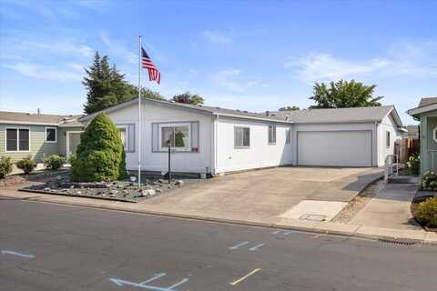 555 Freeman Road, Central Point, OR 97502