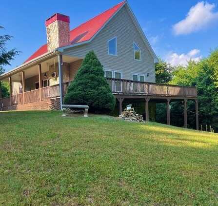 956 Troutland Rd, Hillsville, VA 24343