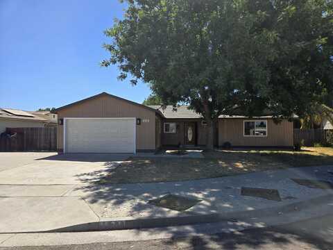 1531 Bluejay Court, Hanford, CA 93230