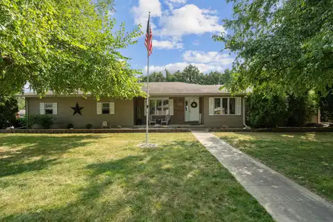 201 Summit Drive, Waverly, IA 50677