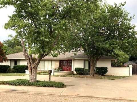 204 Carson Avenue, Dumas, TX 79029