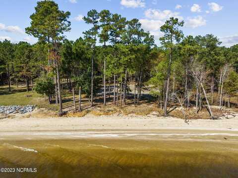 8 Sandy Bay Drive E, Oriental, NC 28571