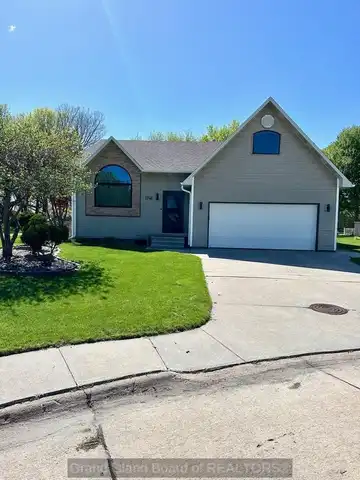 1746 Doreen St, Grand Island, NE 68803