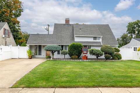 141 Blacksmith Road E, Levittown, NY 11756