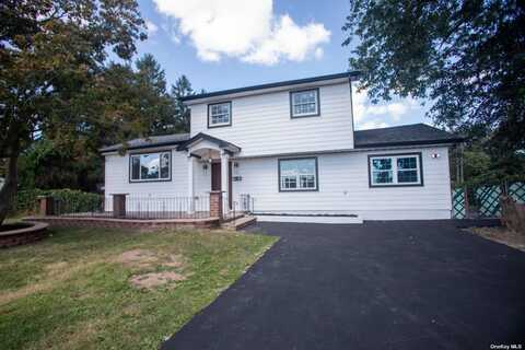 29 9th Avenue, Brentwood, NY 11717