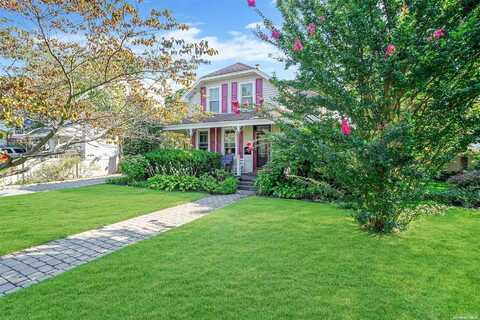 95 Grant Avenue, Islip, NY 11751