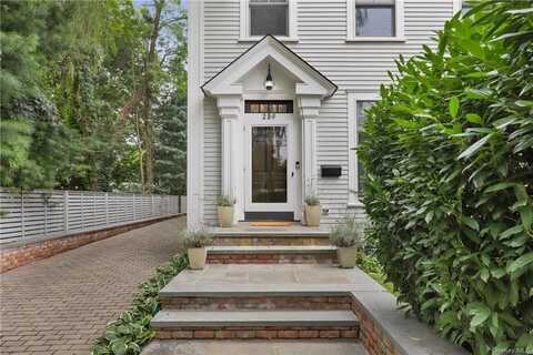 239 Murray Avenue, Larchmont, NY 10538