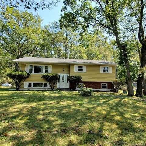 11 Sherwood Lane, Poughkeepsie, NY 12601