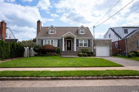 14 Evergreen Avenue, New Hyde Park, NY 11040