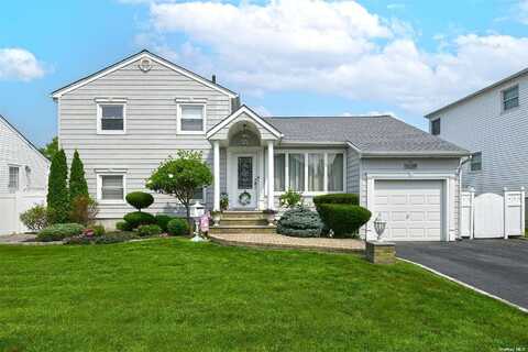 3559 Roanoke Street, Seaford, NY 11783