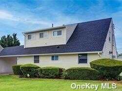 33 Robin Lane, Levittown, NY 11756