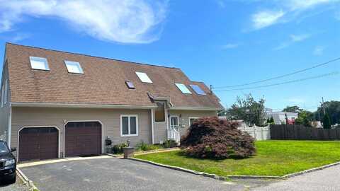 321 2nd Avenue, Bayport, NY 11705