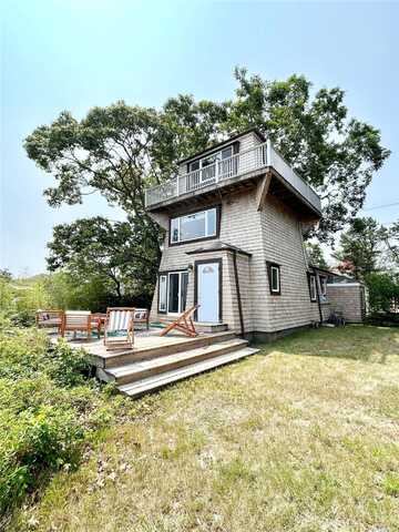 55 W End Avenue, East Quogue, NY 11942