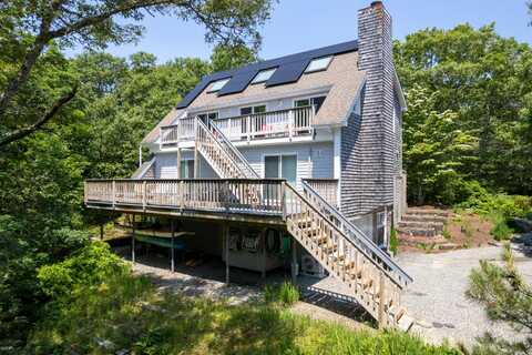 14 High Meadow Lane, Oak Bluffs, MA 02557