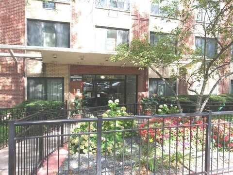 540 W Roscoe Street, Chicago, IL 60657