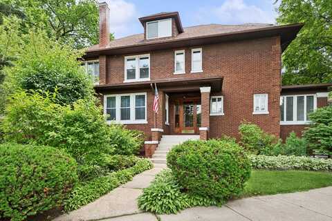 4545 N Manor Avenue, Chicago, IL 60625