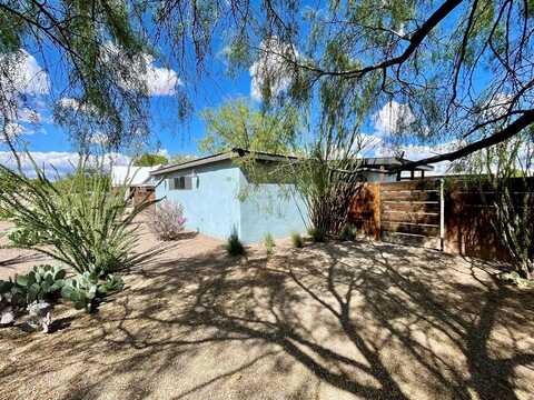 404 N Plateau St, Marfa, TX 79843