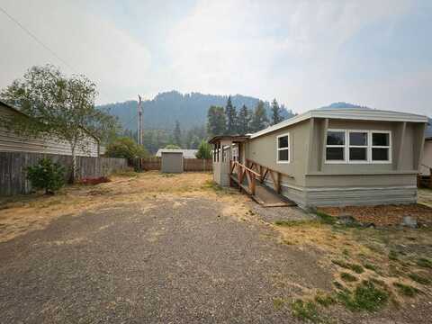 76332 Rainbow St., Oakridge, OR 97463