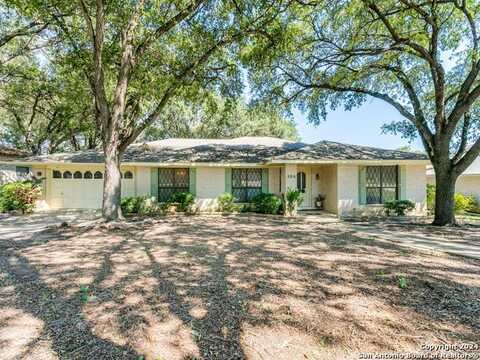 525 Crestway Dr, Windcrest, TX 78239