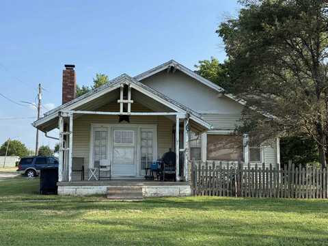 618 E 12th Ave, Augusta, KS 67010