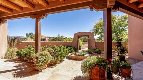 4 Chippewa Circle, Santa Fe, NM 87506