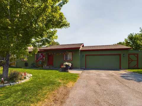 910 Snowflake Dr, Hailey, ID 83333