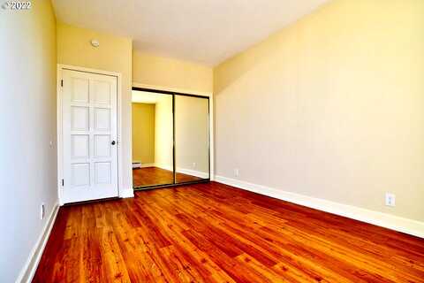 Sw 1St Ave, Portland, OR 97201