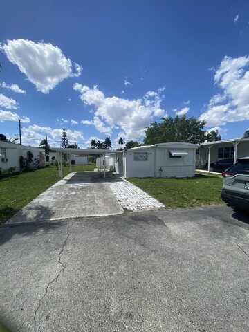 Ricks Dr, Greenacres, FL 33463