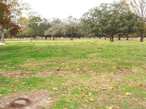 Colonial Club Drive, Harahan, LA 70123