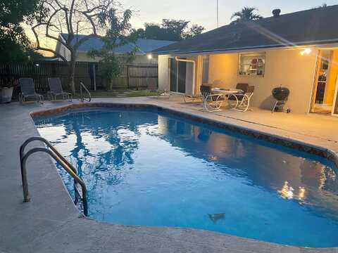 Guildcrest, LAKE WORTH, FL 33463