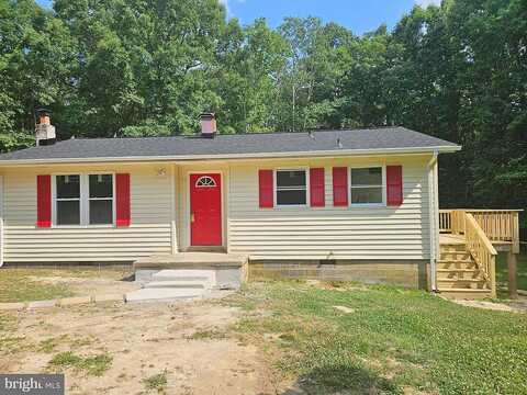 Paige, WOODFORD, VA 22580