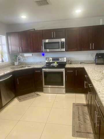 171St, MIAMI GARDENS, FL 33055