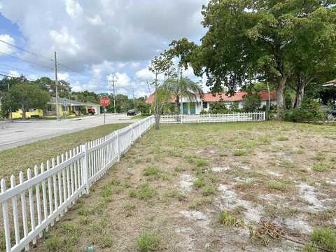 12Th, Lake Worth, FL 33460