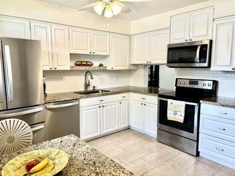 Briarwood Cir, Hollywood, FL 33024