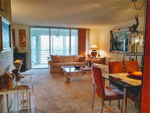 Oaks Ln, Pompano Beach, FL 33069