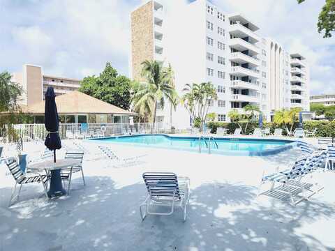 Ne 14Th Ave, Hallandale Beach, FL 33009