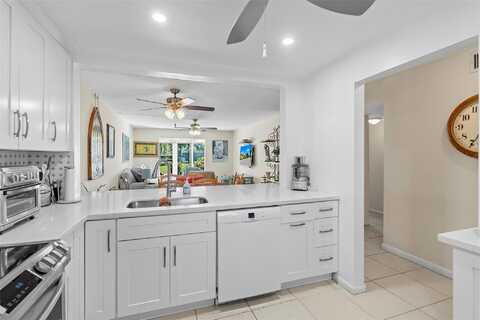 Ne 1St Ct, Boynton Beach, FL 33435